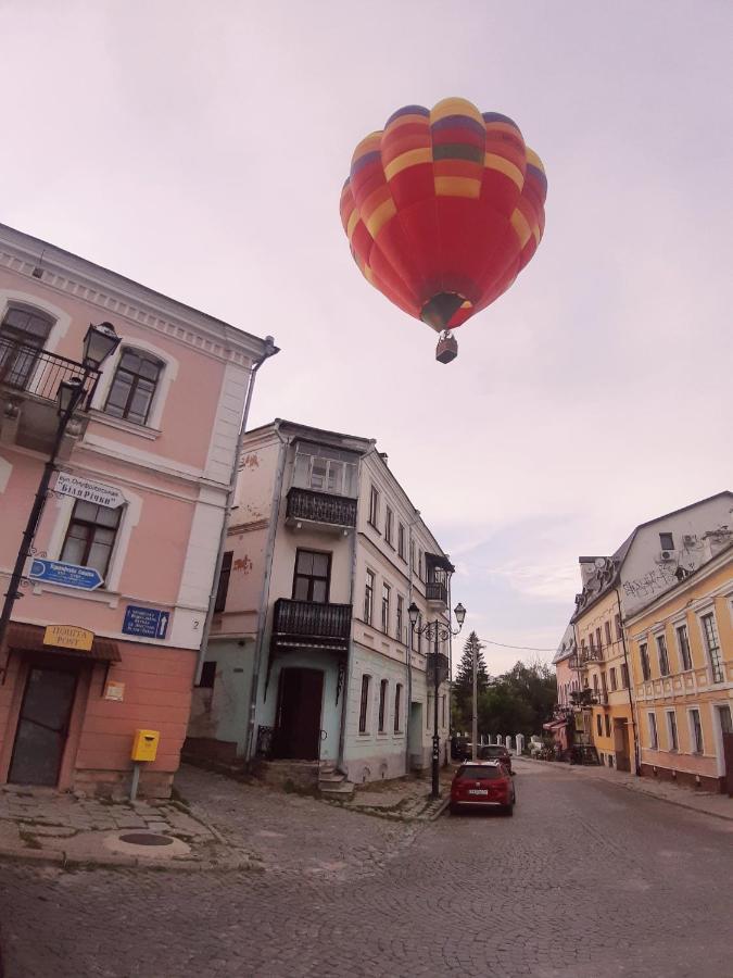 Квартира В Центрі Старого Міста З Окремим Входом Kam'janec'-Podil's'kyj Esterno foto
