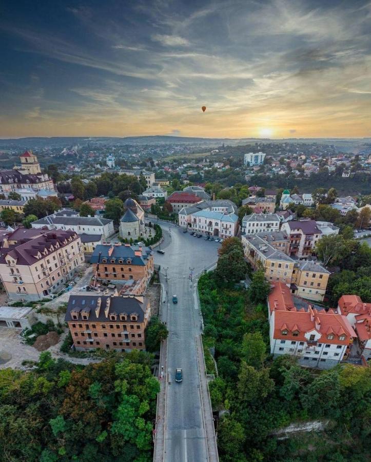 Квартира В Центрі Старого Міста З Окремим Входом Kam'janec'-Podil's'kyj Esterno foto